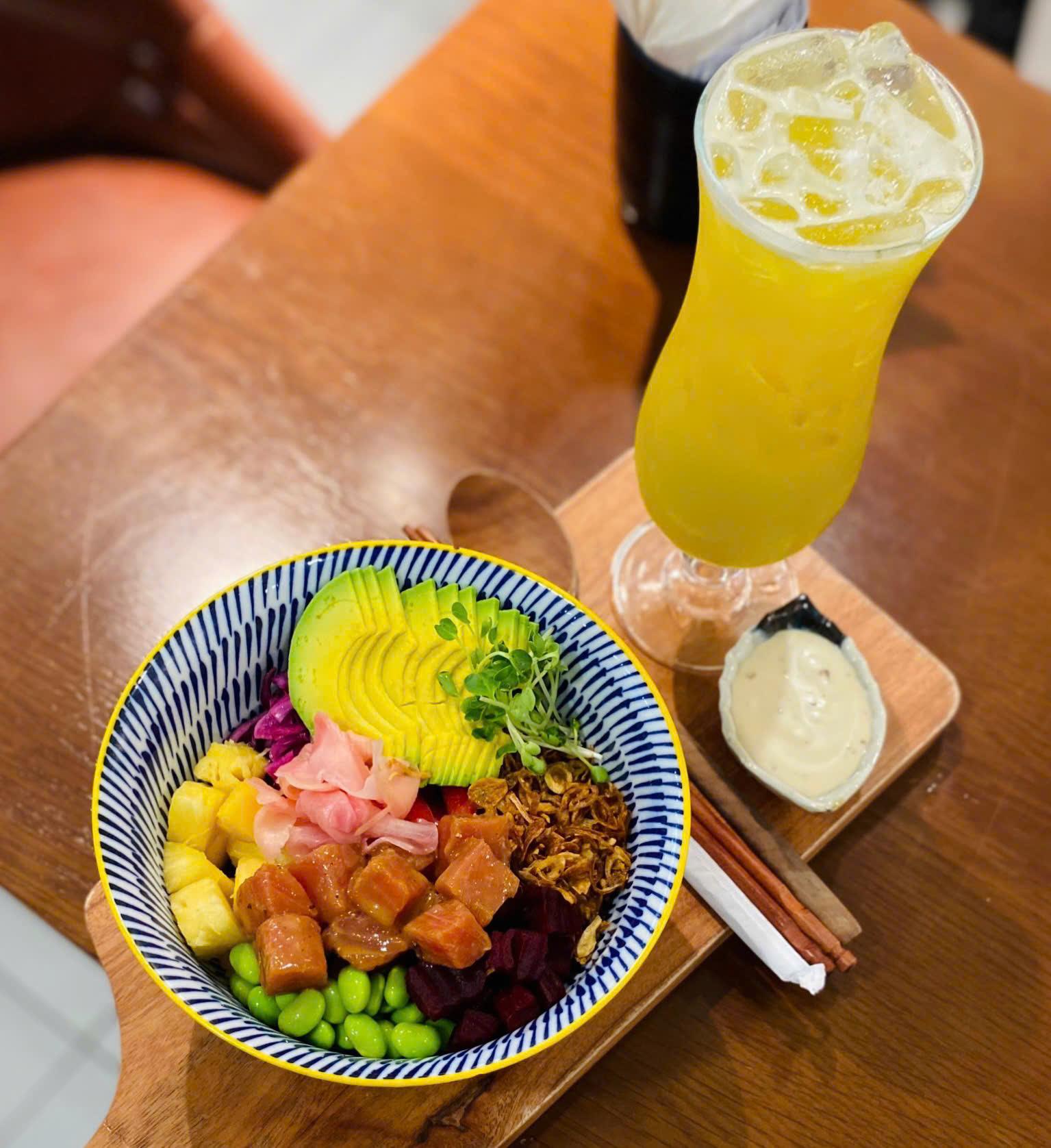 Poke bowl tại quán