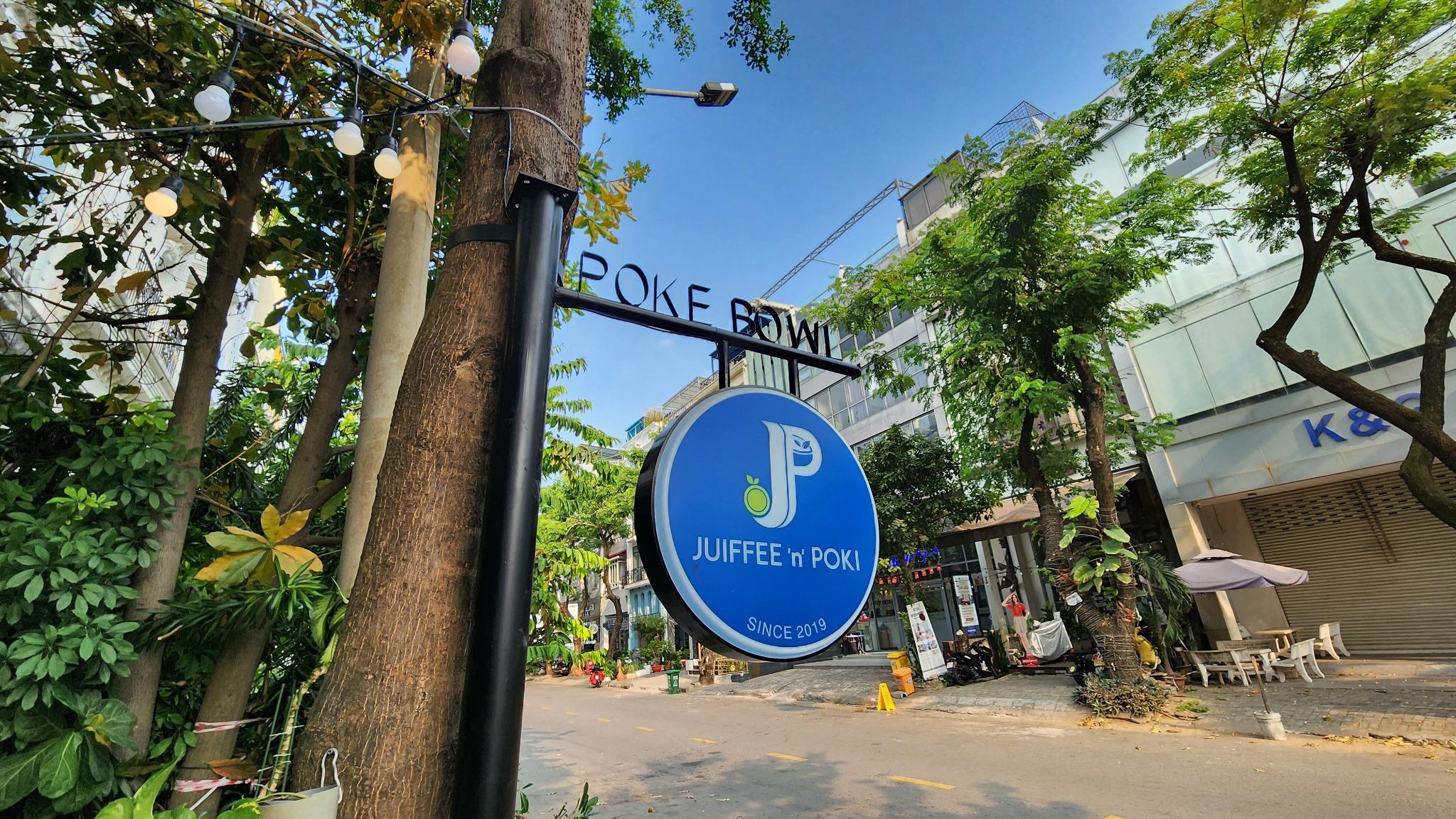 Mặt tiền quán Juiffee 'n' Poki